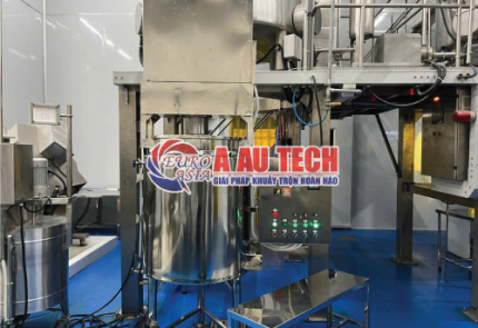 Á Âu lắp đặt bồn nhũ hóa 2 chuyển động tại xưởng khách