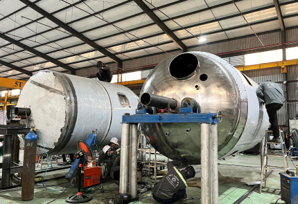 Gia công bồn khuấy, silo chứa nguyên liệu tại công ty Á Âu