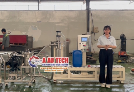 Máy chiết rót hóa chất can nhựa