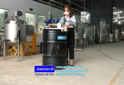 Máy khuấy gắn lỗ miệng thùng phuy 200 lít