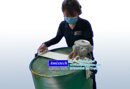 Máy khuấy gá ngang miệng thùng phuy