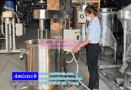Máy khuấy sản xuất nước xả vải