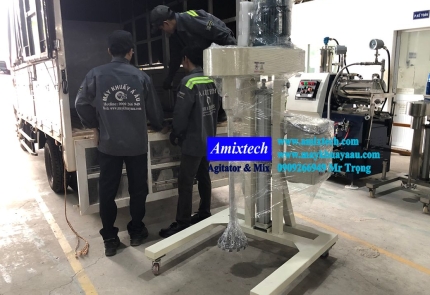 Giao hàng máy khuấy sơn 200L
