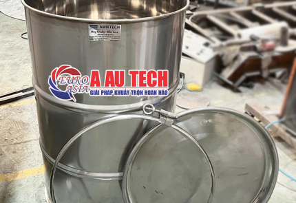 Thùng phuy inox nắp hở có khóa gài – Giải pháp chứa đựng an toàn, bền bỉ cho sản xuất công nghiệp