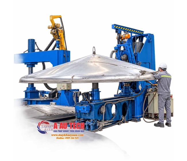 Đường ống inox và sàn thao tác