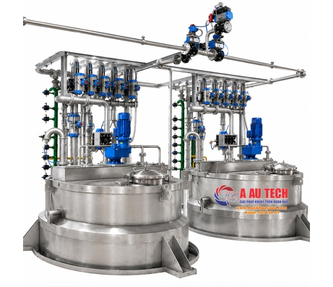 Đường ống inox và sàn thao tác