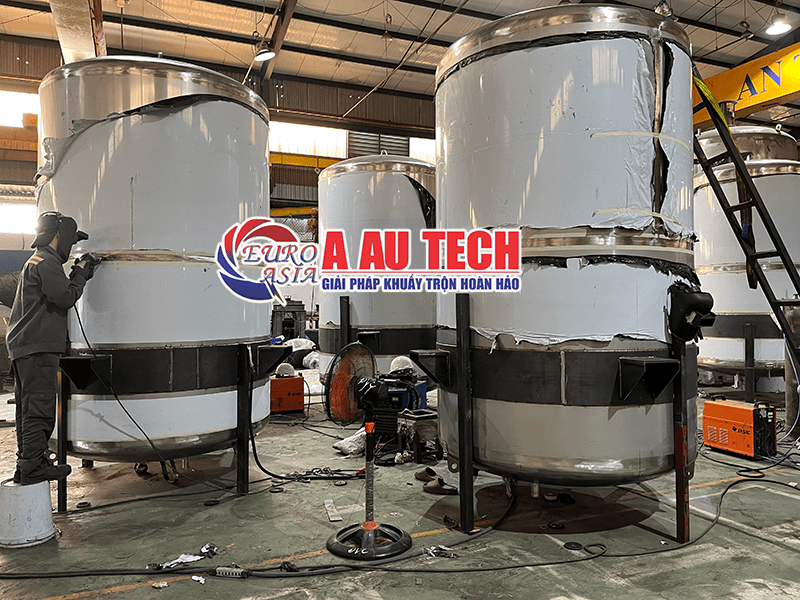 gia công bồn khuấy 5000 lít á âu