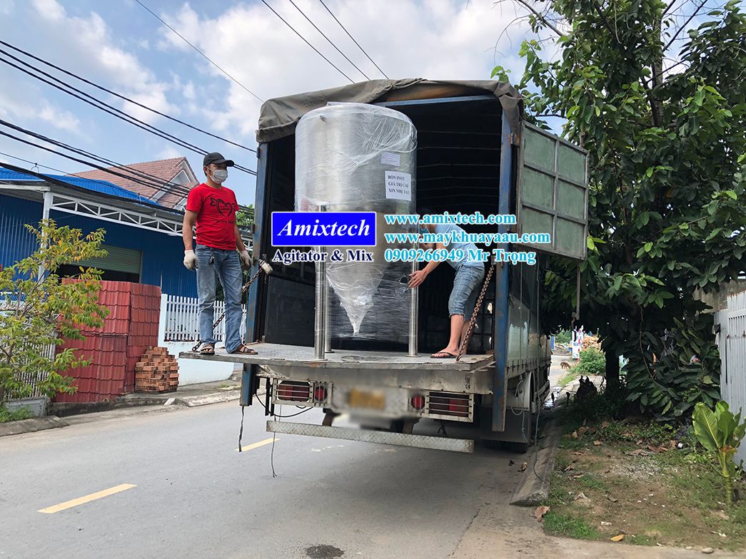 giao hang bon chua inox