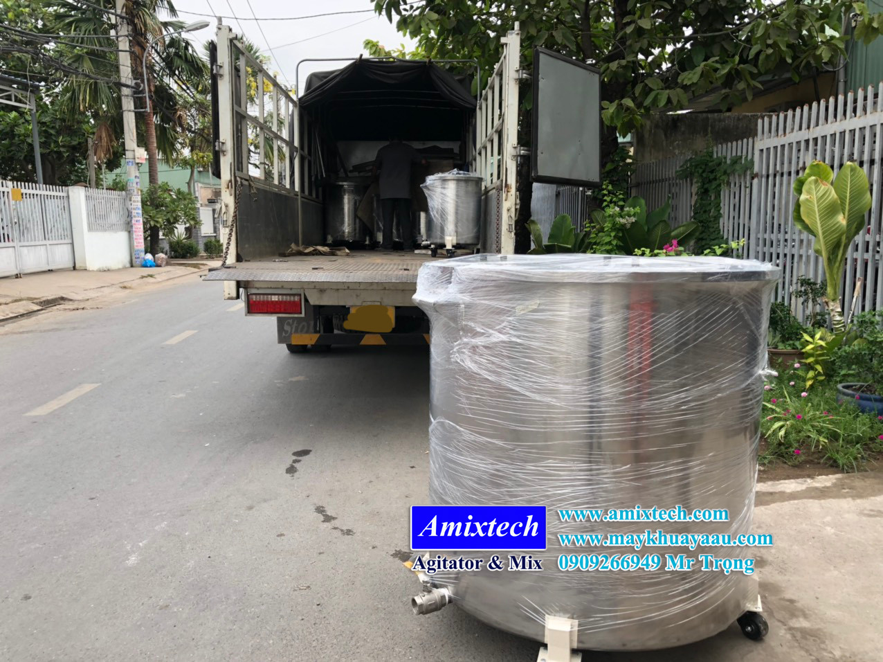 giao hàng bồn chứa inox