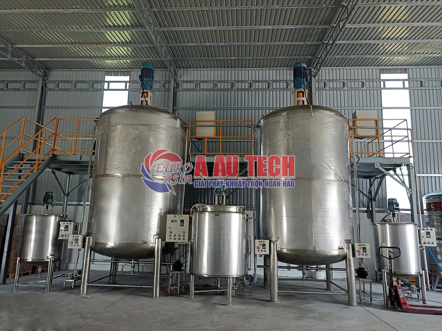 bồn khuấy chất tẩy rửa 11000 lít