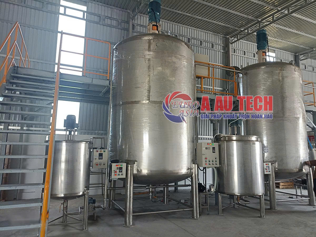 bồn khuấy chất tẩy rửa lắp trên sàn thao tác