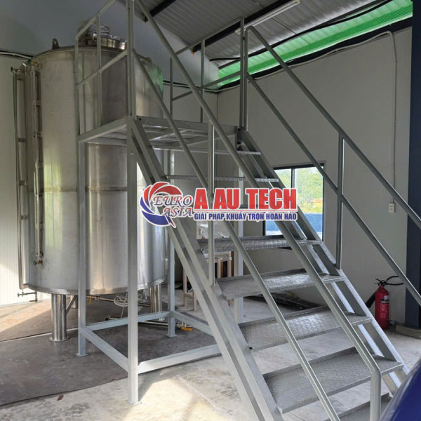 Bồn khuấy kết hợp sàn thao tác