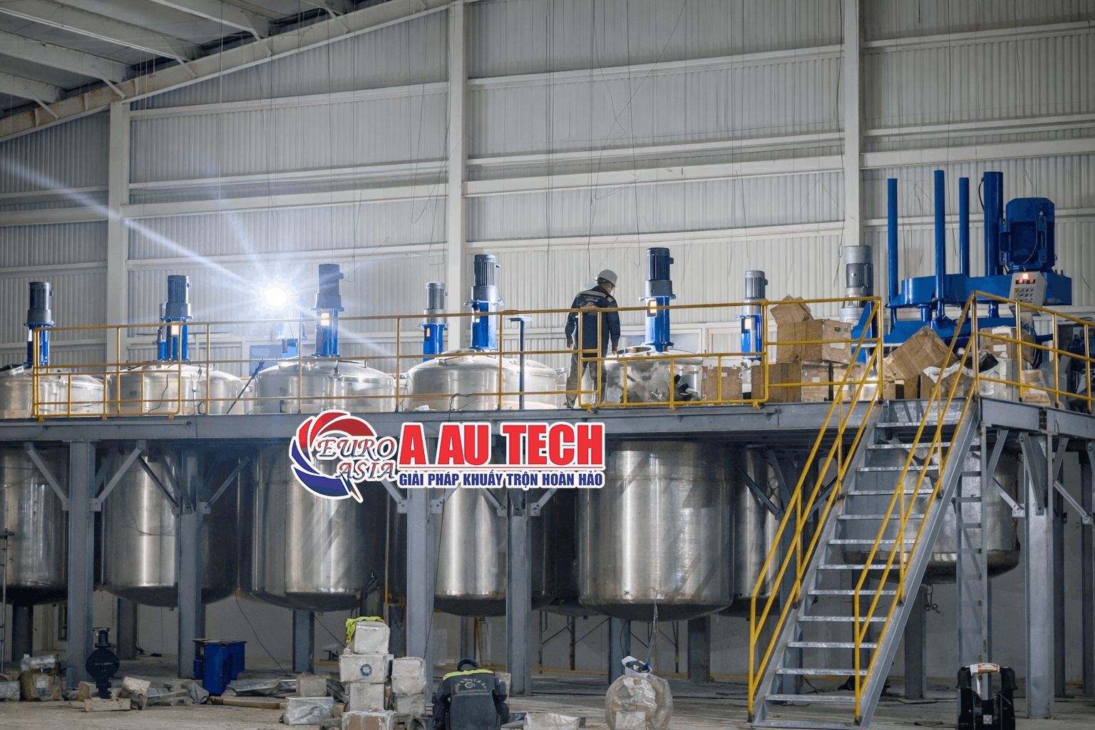 hệ thống bồn khuấy sơn công nghiệp