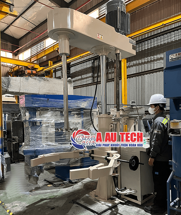 máy khuấy sơn có tay kẹp thùng 