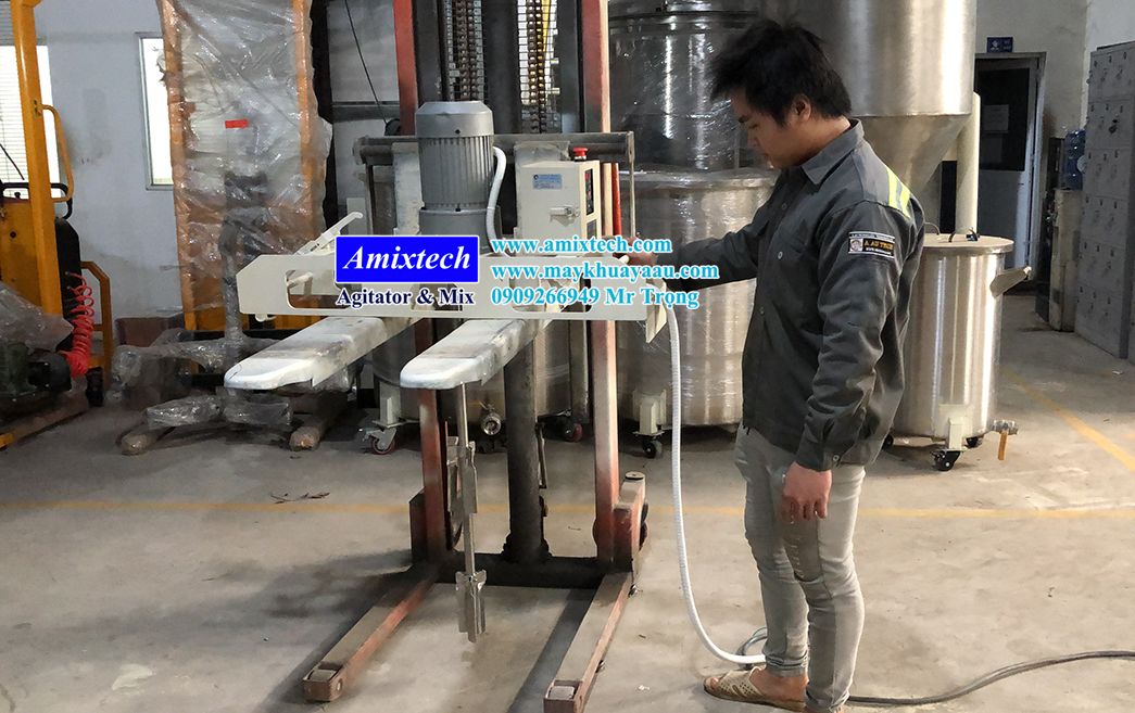 máy khuấy gá thùng ibc 1000 lít